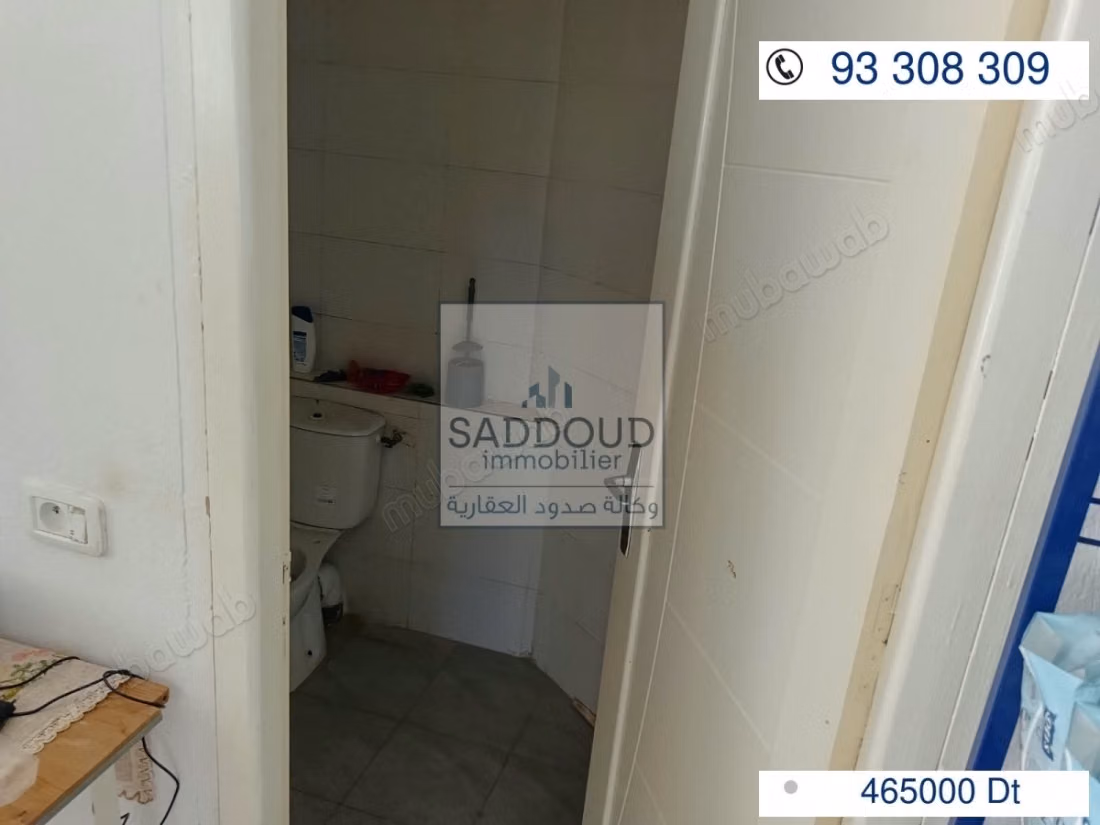 Locale commerciale in vendita a Route Soukra Km1