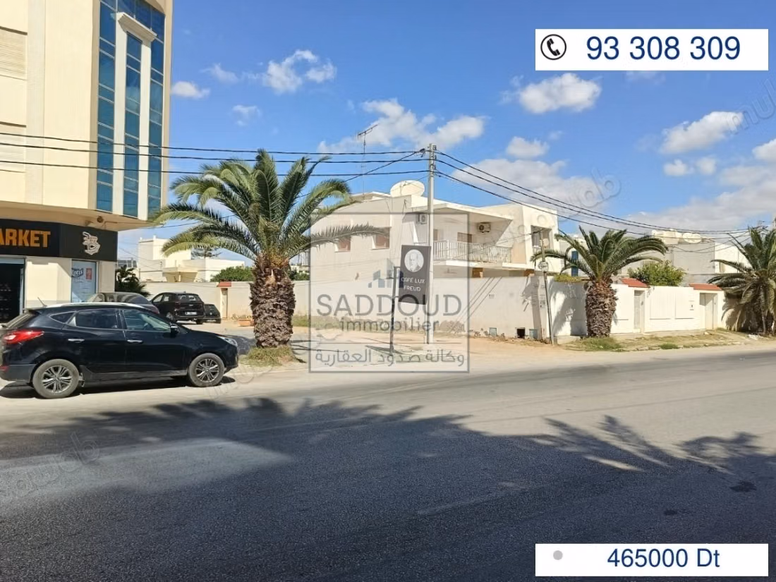 Locale commerciale in vendita a Route Soukra Km1