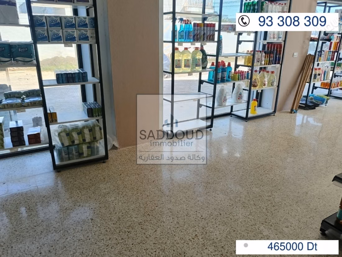 Locale commerciale in vendita a Route Soukra Km1