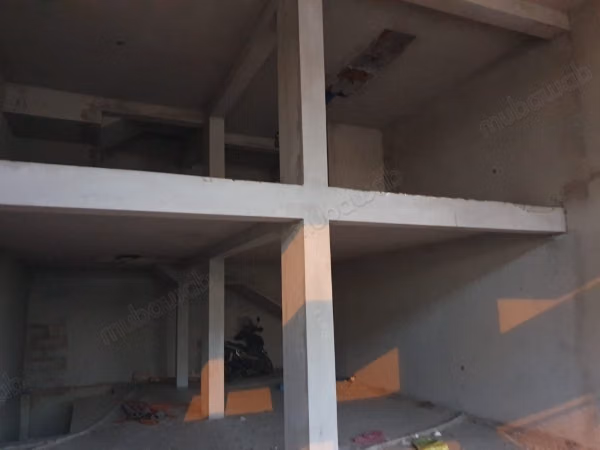 A vendre un local commercial de 175 m² 
a guich
