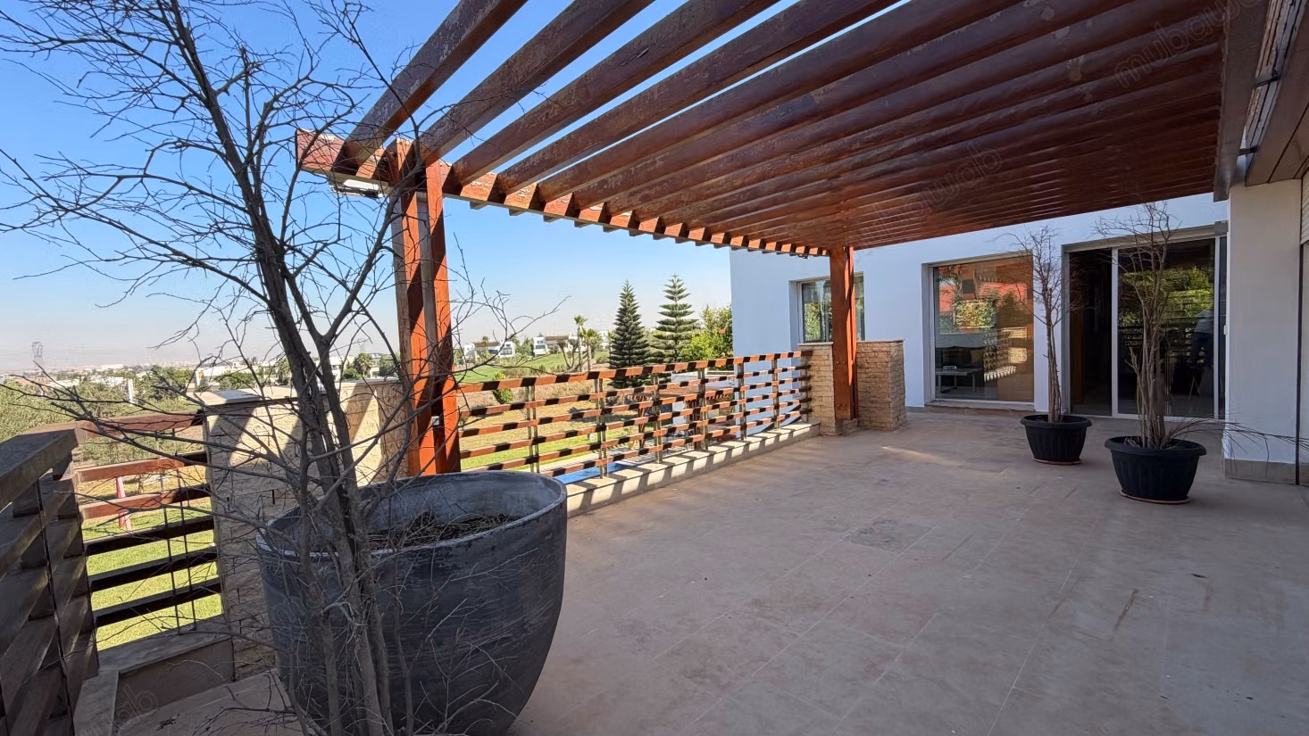 Villa d’exception à louer – front golf, ville verte bouskoura