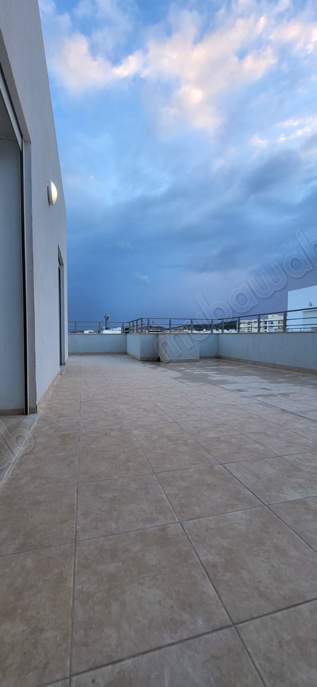 S1 avec grande terrasse de 58 m² – ariana soghra