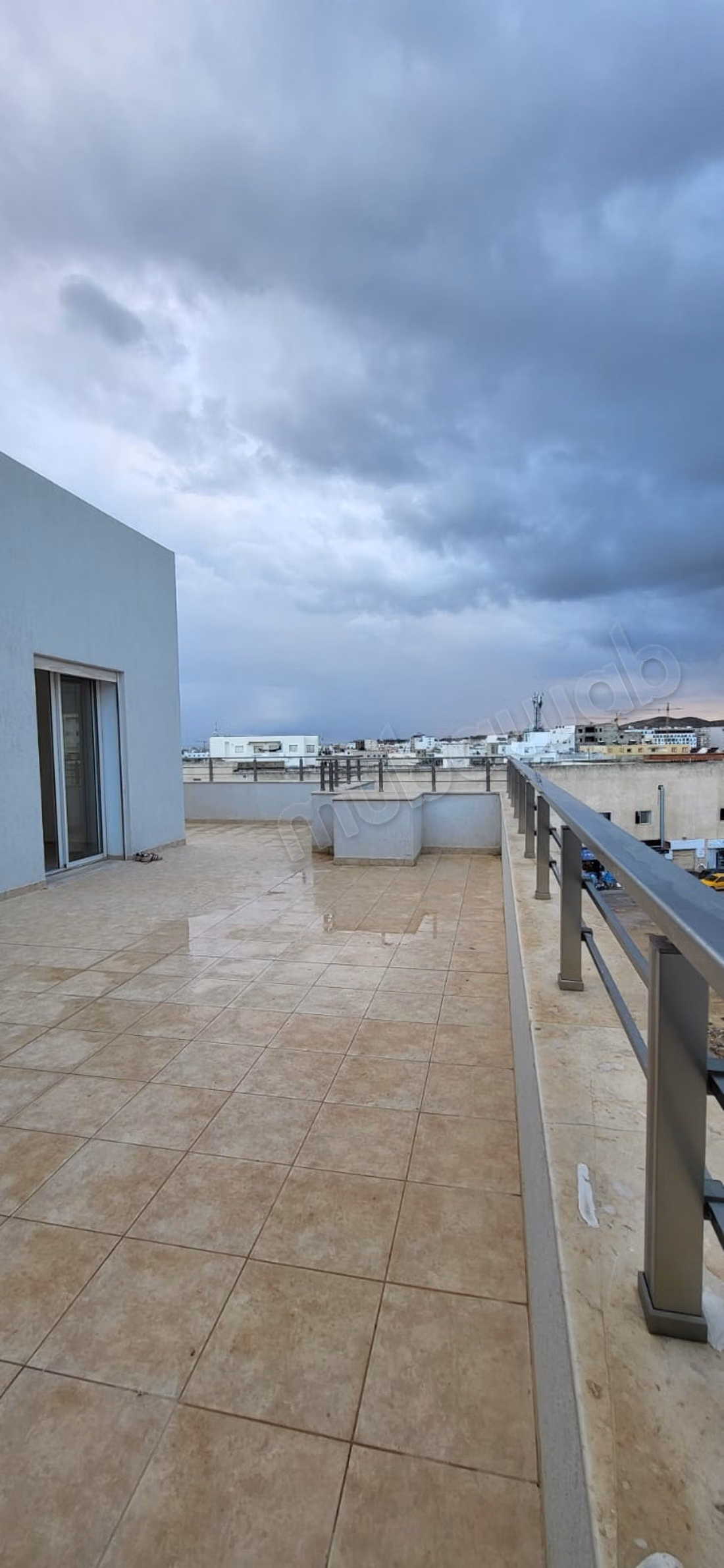 S1 avec grande terrasse de 58 m² – ariana soghra