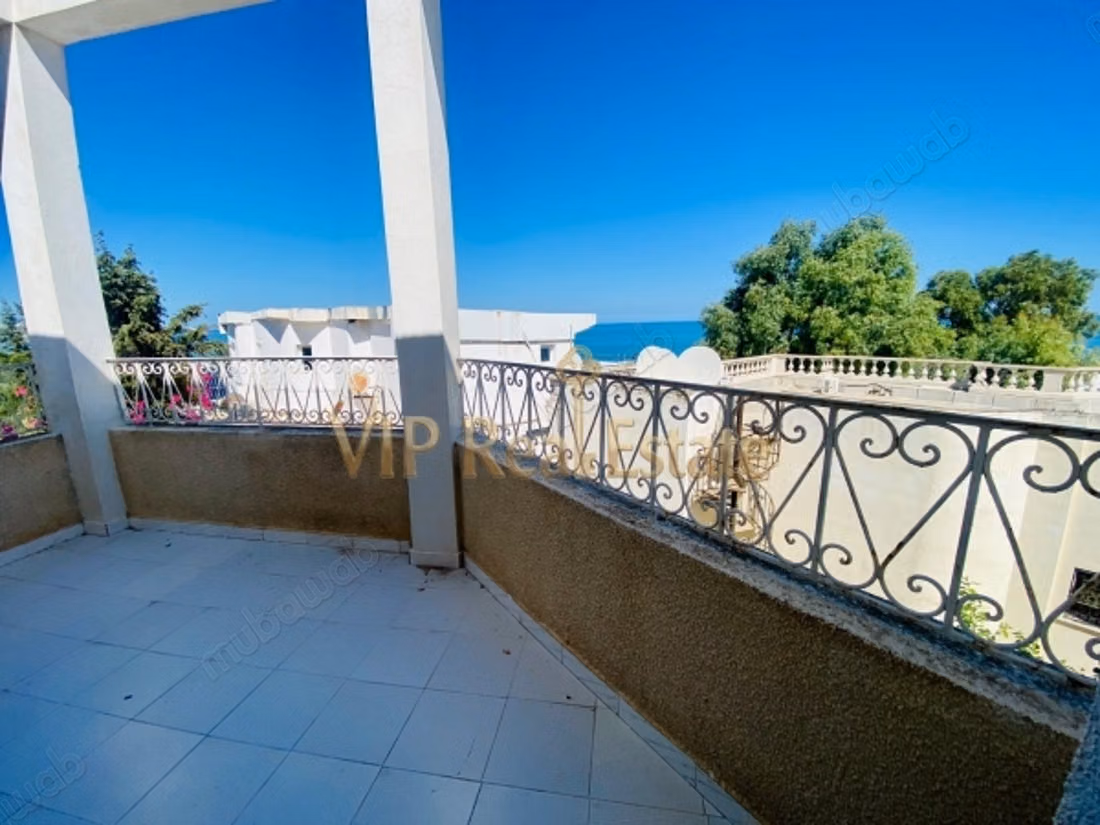 In affitto un piano di villa S3 a La Marsa Corniche