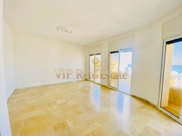 In affitto un piano di villa S3 a La Marsa Corniche