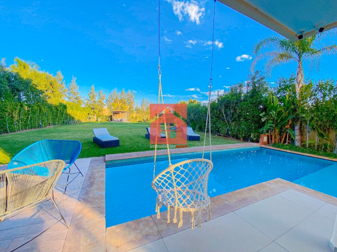 Chic et moderne villa avec Piscine Privée a Louer