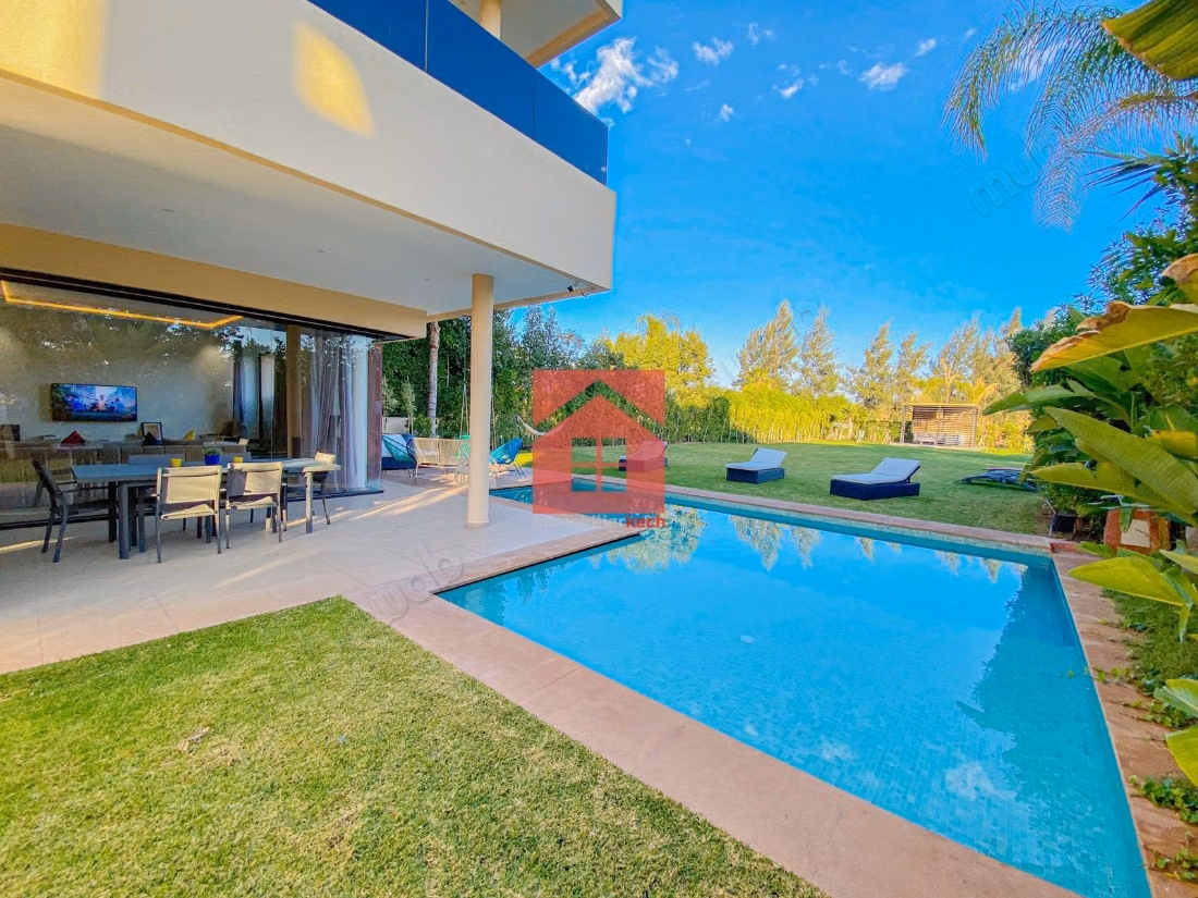 Chic et moderne villa avec Piscine Privée a Louer