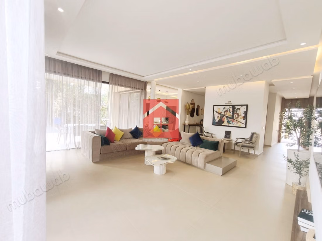 Chic et moderne villa avec Piscine Privée a Louer