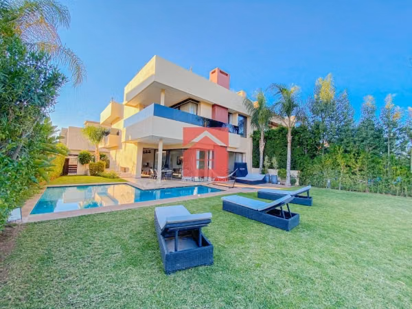 Chic et moderne villa avec Piscine Privée a Louer