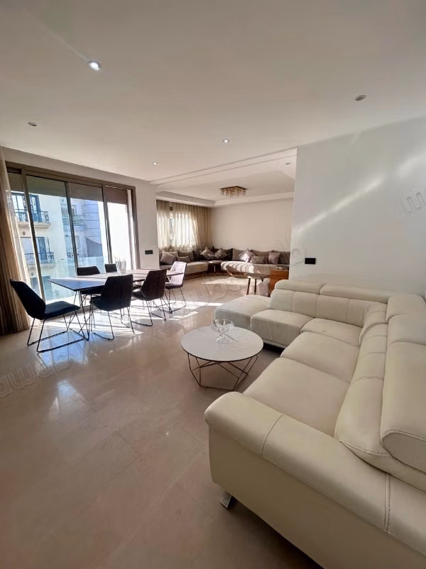 A louer bel appartement sur californie