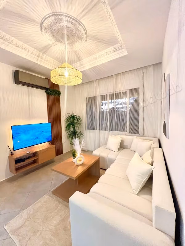 Bel appartement à vendre à Sharaf. Superficie totale de 44 m². Meublé