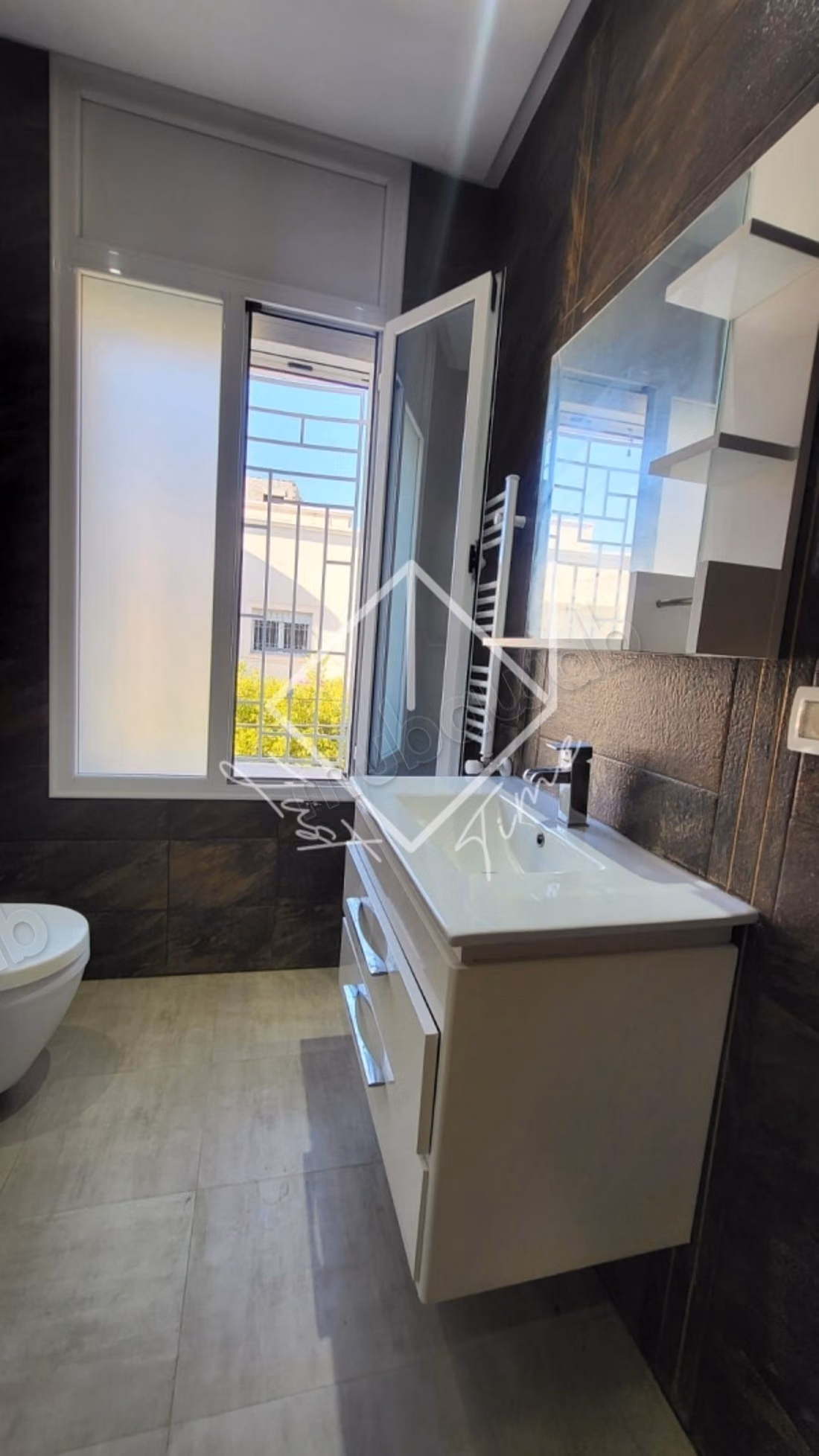 Villa en duplex S4 à vendre à cité ghazela