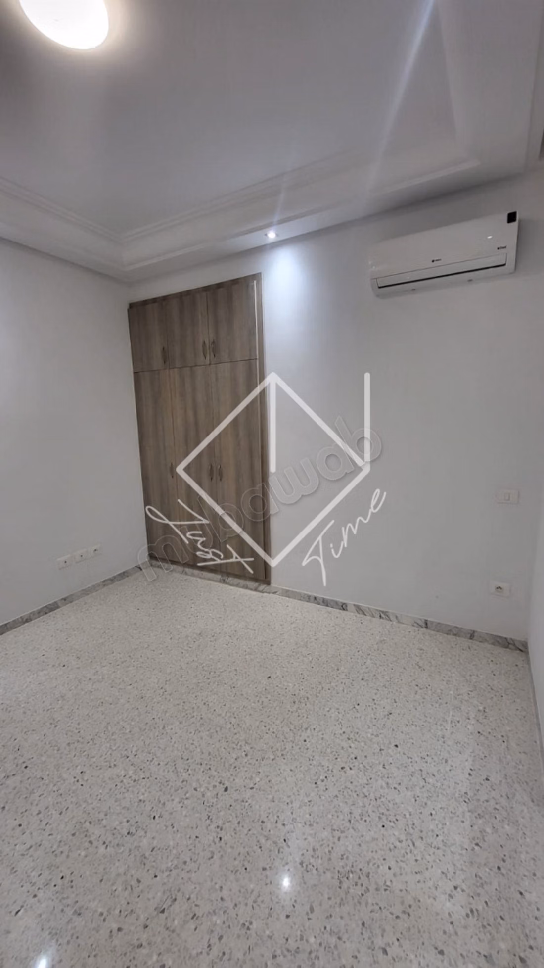 Villa en duplex S4 à vendre à cité ghazela