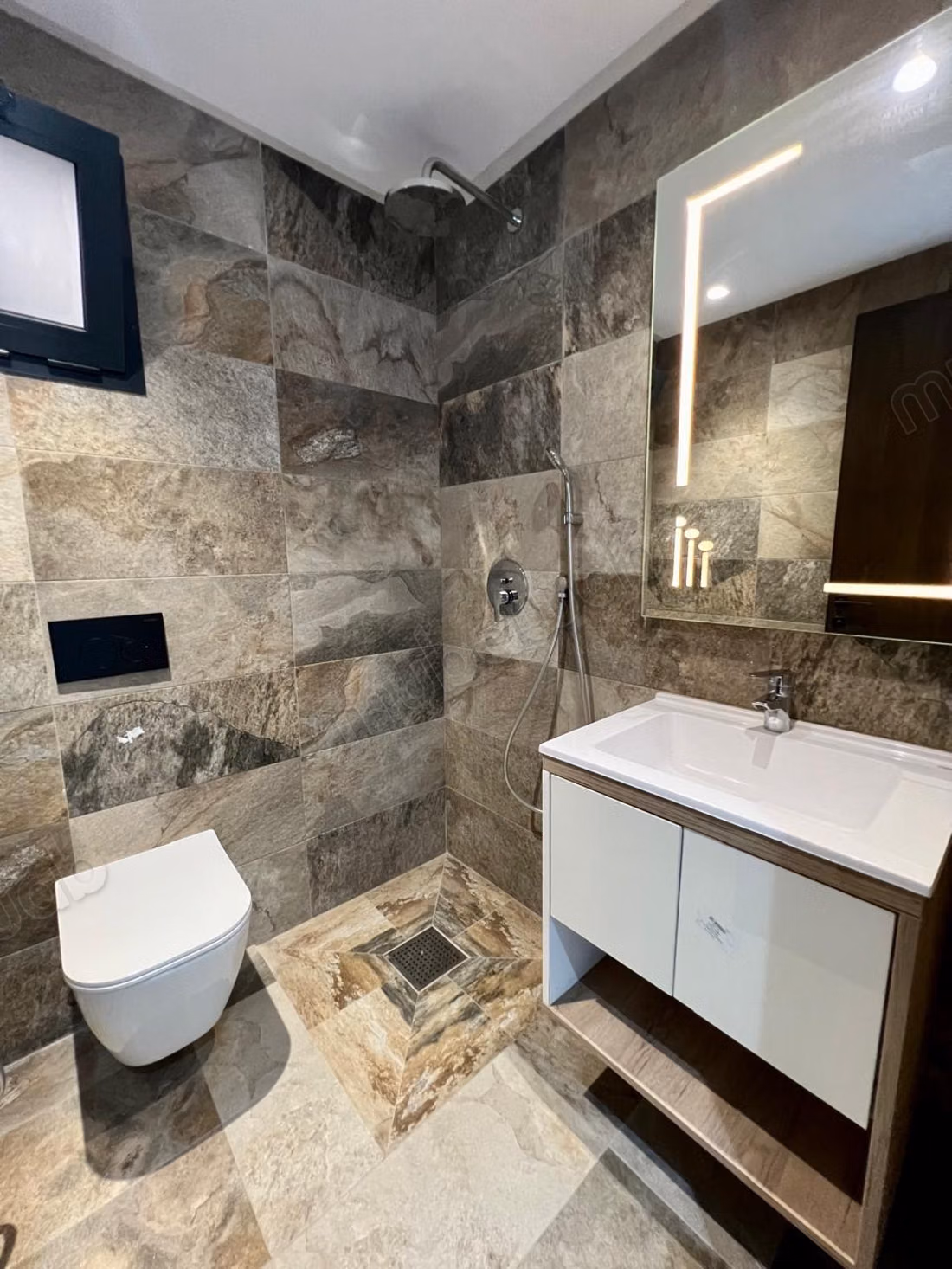 S1 Neuf à Louer Chotrana 1 La soukra 1200 dt
