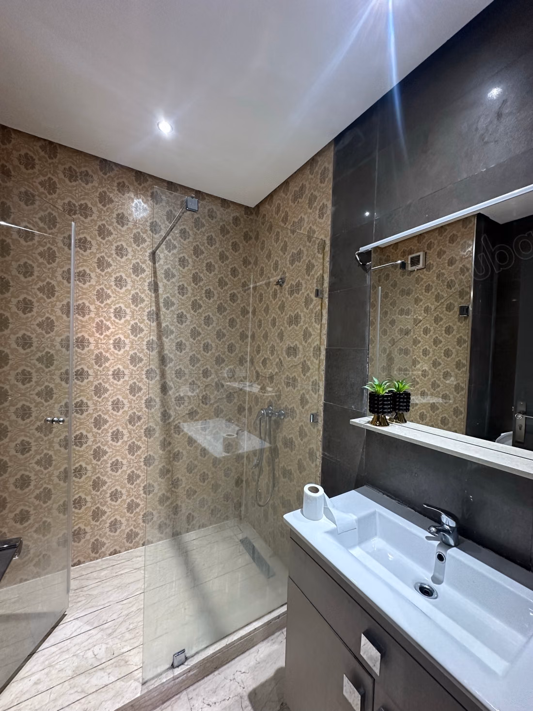 Appartements à louer à Guéliz. 1 Pièce. Antenne parabolique et sécurité