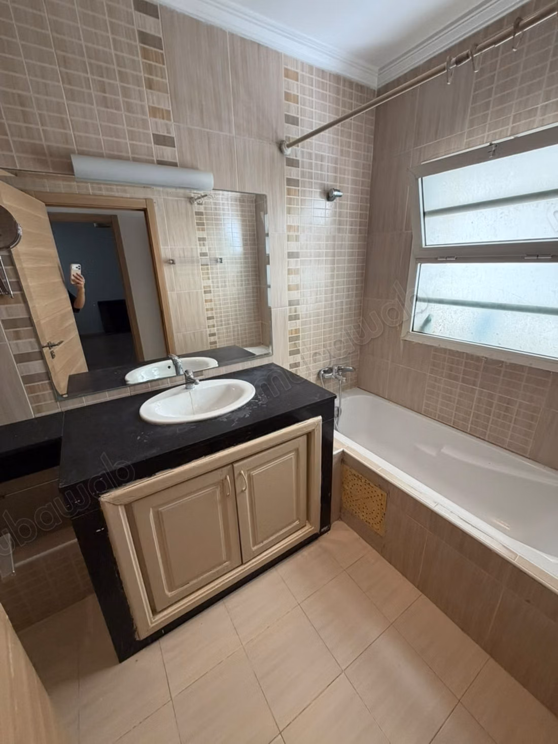 Spacious apartment for rent empty Gauthier