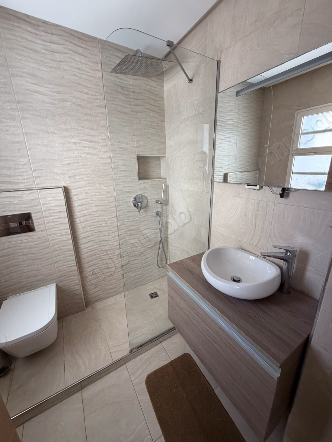 Spacious apartment for rent empty Gauthier