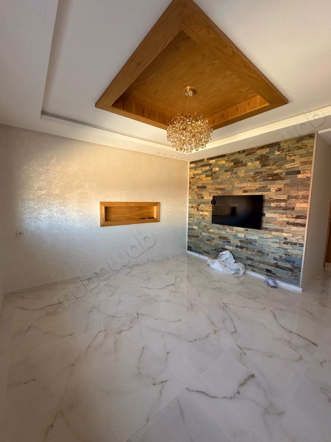 Appartement en location à Val Fleuri. Superficie 90 m². Télévision