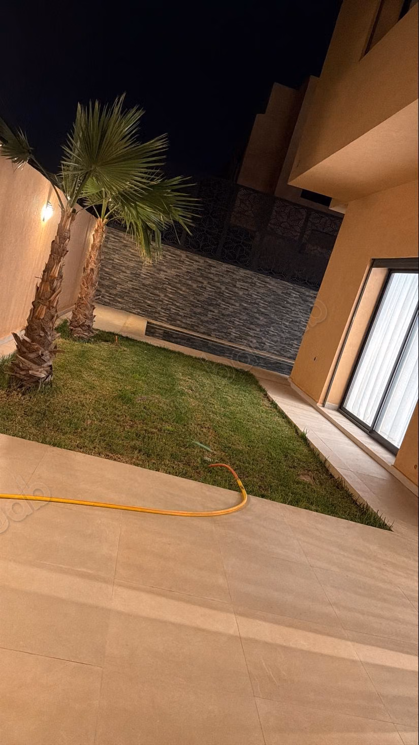 Maison de luxe à louer à Route de Tahanaout.
Surface de 254 m².
Meublé