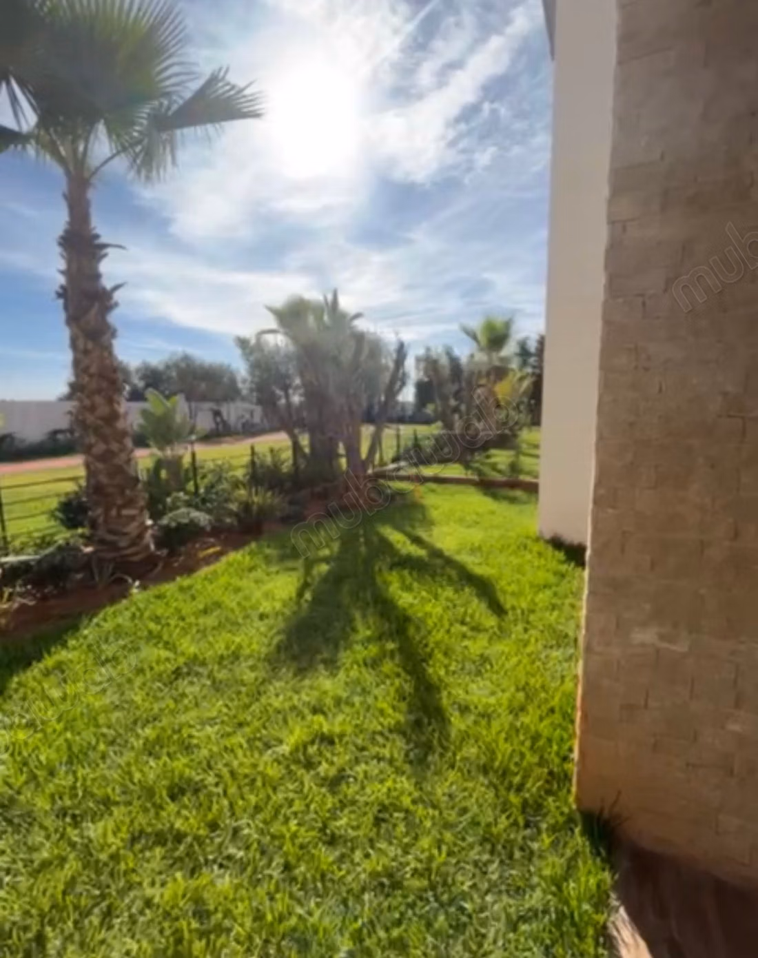 Empty garden apartment for rent in Dar Bouazza. 2 pleasant rooms.
