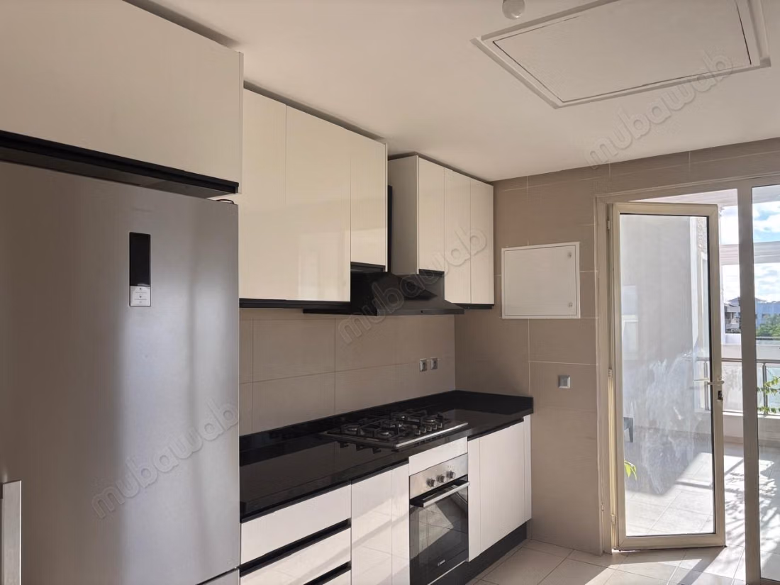 Stunning apartment for sale in Ville Verte. 5 comfortable rooms. Double glazing and central heating