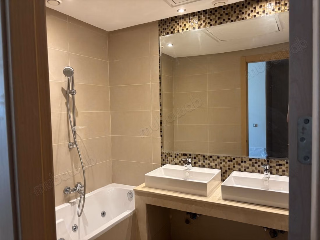 Stunning apartment for sale in Ville Verte. 5 comfortable rooms. Double glazing and central heating