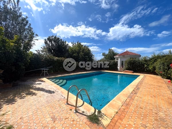 Villa à vendre 4 800 m², 5 chambres 
Mansouria Benslimane 
Benslimane