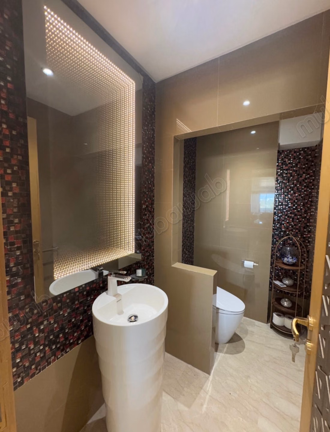 Rent this apartment in the beautiful residences. 3 large rooms. Well furnished