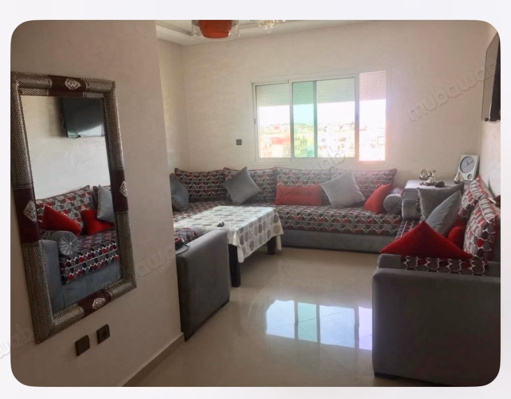 Très bel appartement en location à Essaada. 5 pièces confortables. Antenne parabolique et sécurité