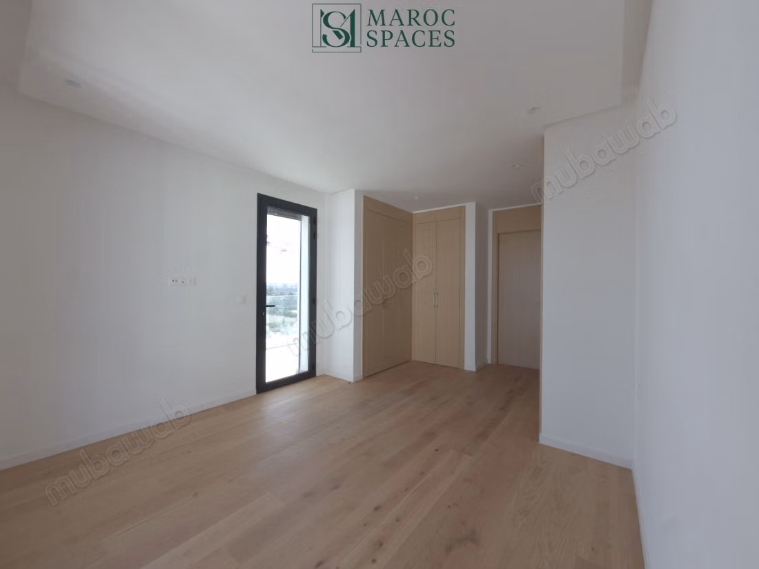 Brand new, 4 bedrooms, panoramic view of CFC
