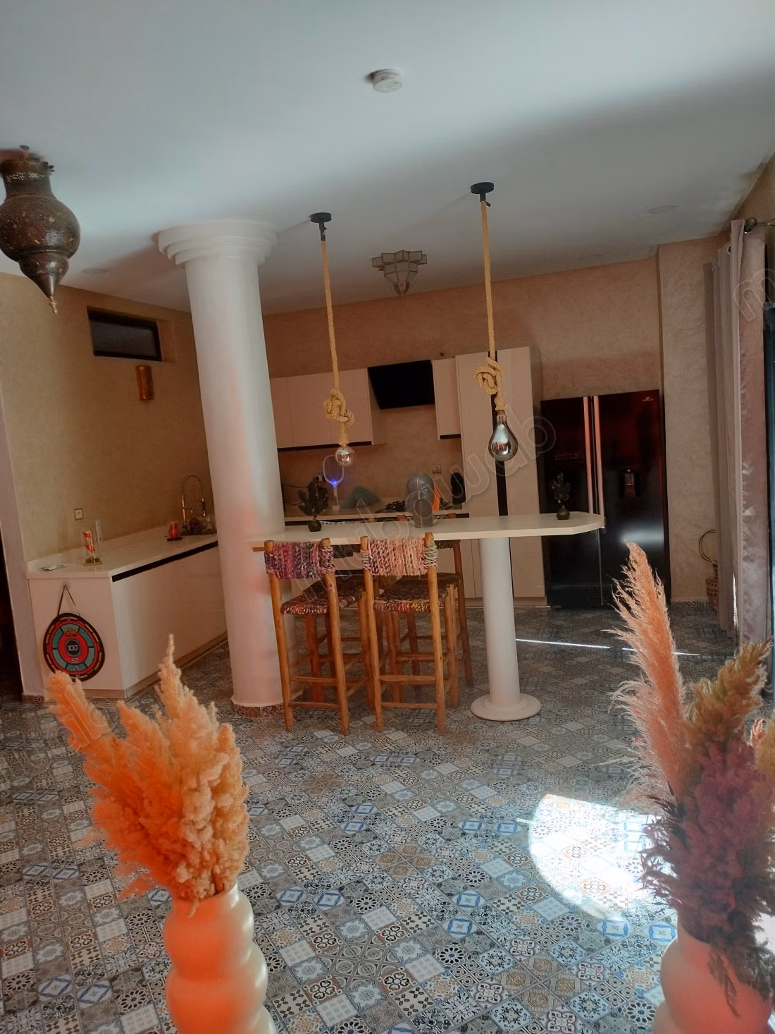 Riad de luxe à vendre à Ouled Hassoun. 6 chambres magnifiques. Cheminée, piscine