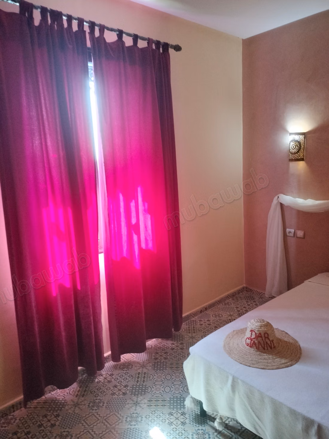 Riad de luxe à vendre à Ouled Hassoun. 6 chambres magnifiques. Cheminée, piscine