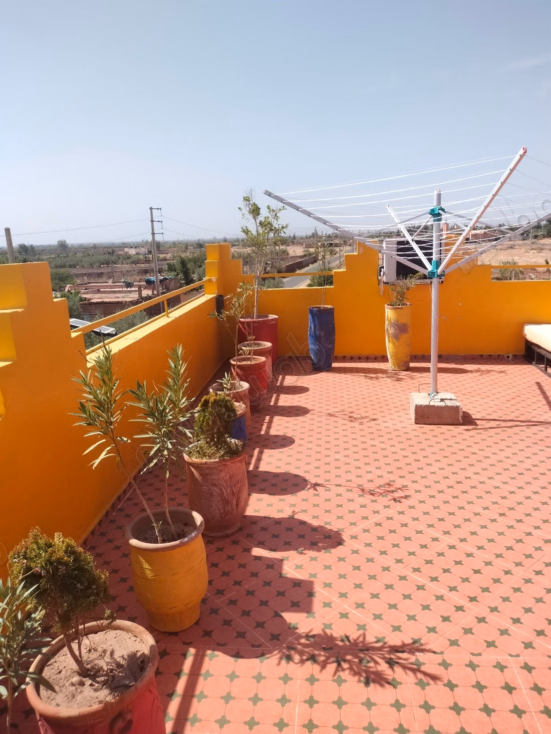 Riad de luxe à vendre à Ouled Hassoun. 6 chambres magnifiques. Cheminée, piscine