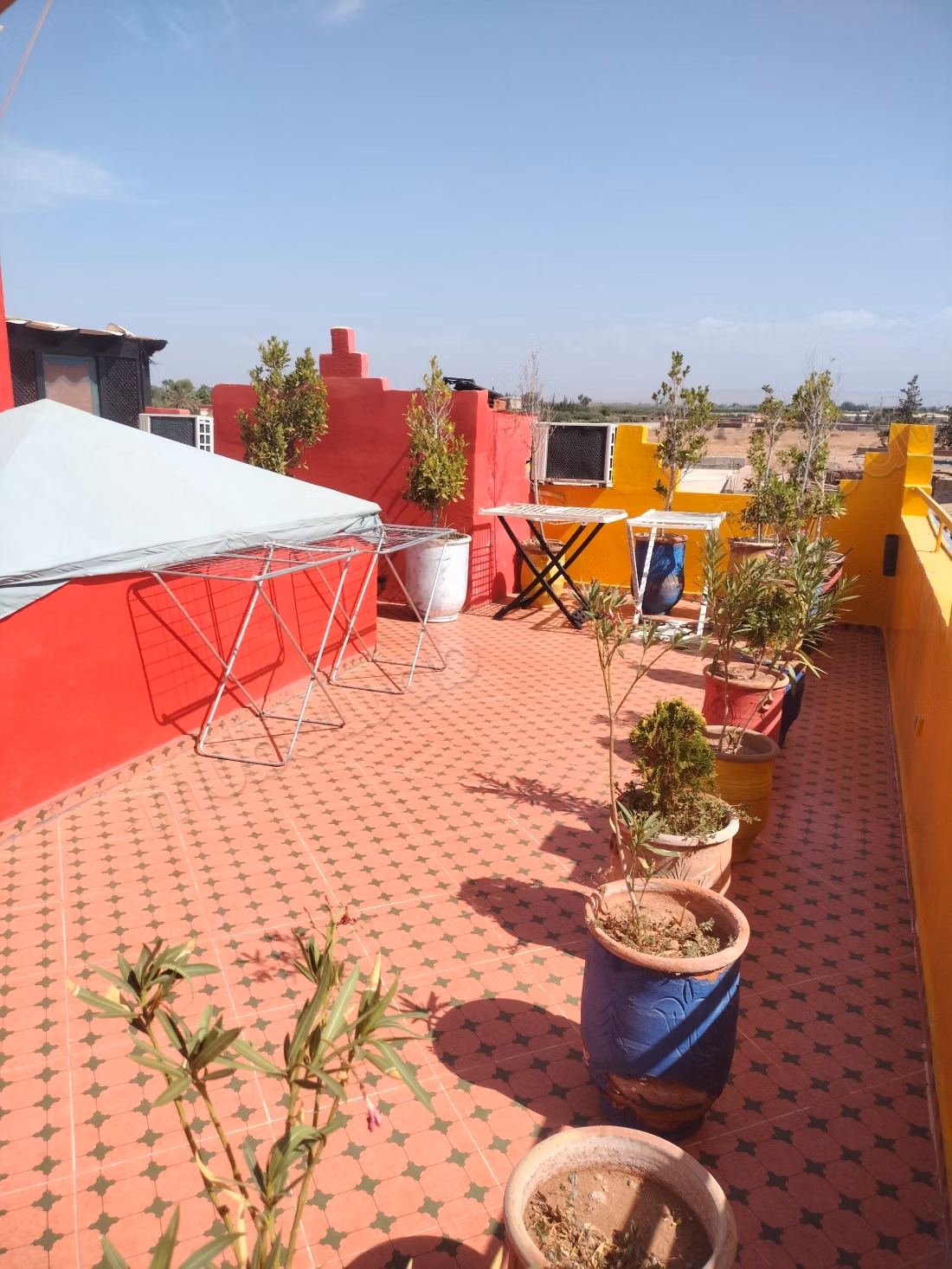 Riad de luxe à vendre à Ouled Hassoun. 6 chambres magnifiques. Cheminée, piscine