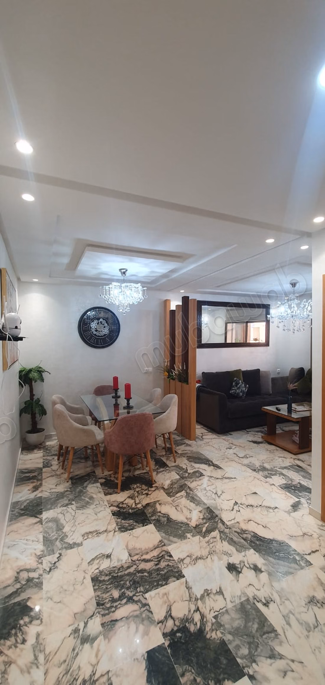 Prachtig appartement te koop in Sala el Jadida. 3 kamers. Traditionele lounge, algemene schotelantenne