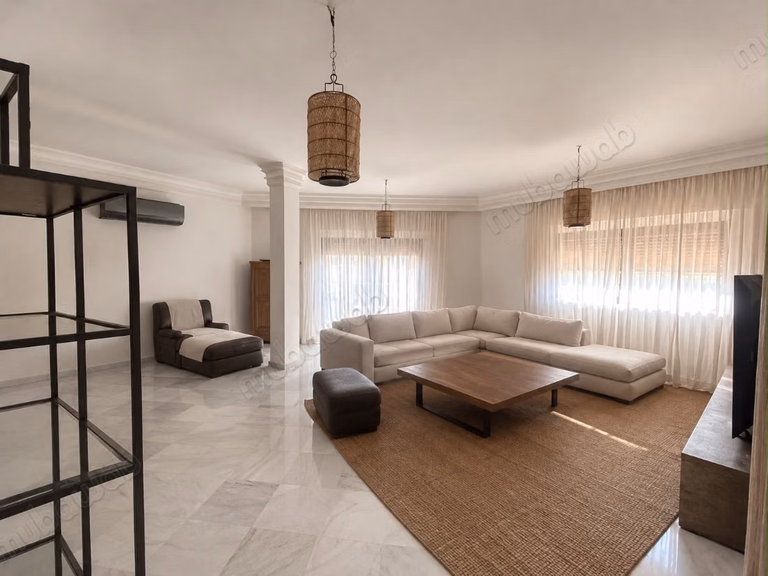 Location 3 chbres vide hivernage 200 M2