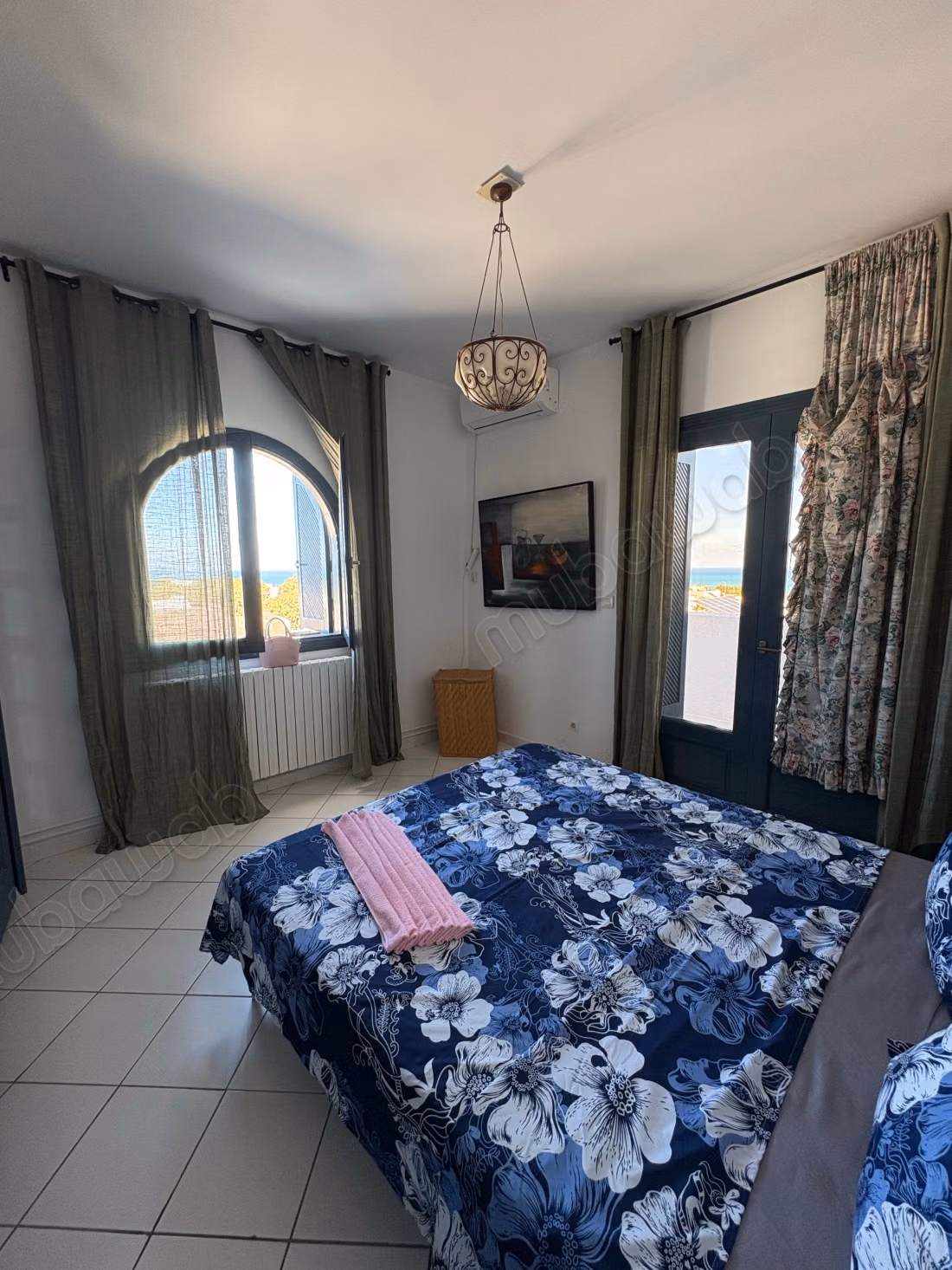 Duplex en location à Gammarth Supérieur. 2 belles chambres. Meublé