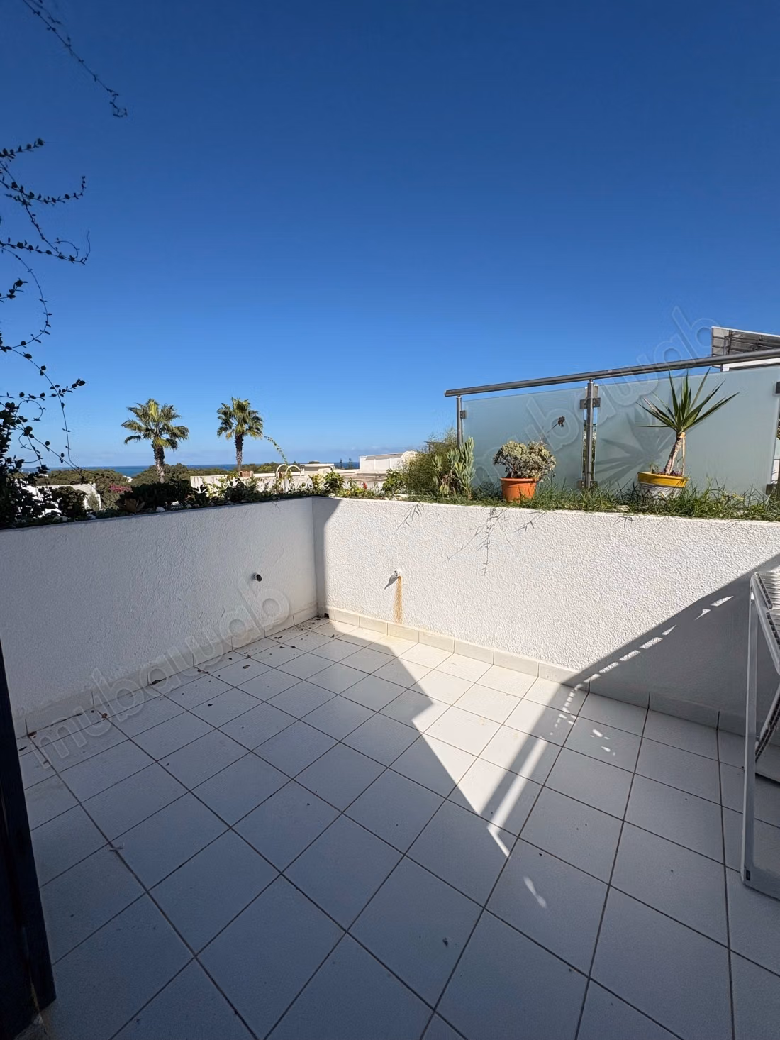 Duplex en location à Gammarth Supérieur. 2 belles chambres. Meublé