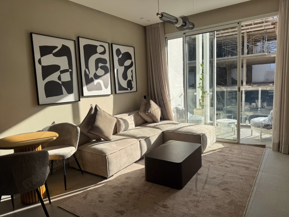 Appartement en vente à Oasis. 2 pièces confortables. Porte blindée et résidence sécurisée