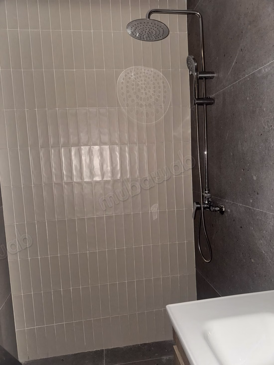 Appartement en vente à Oasis. 2 pièces confortables. Porte blindée et résidence sécurisée