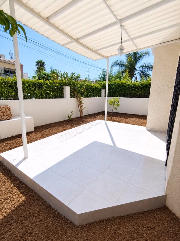 Villa te huur in Val d'Or – Tuin en garage