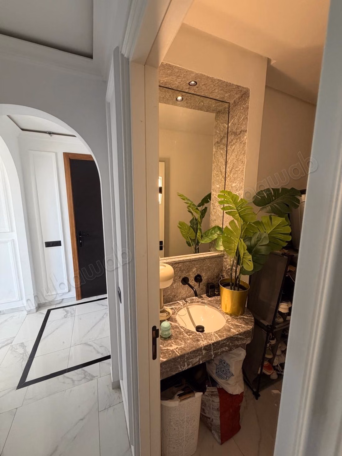 Superbe appartement à louer à Ain Diab Extension. 
4 grandes pièces. 
Bien meublé