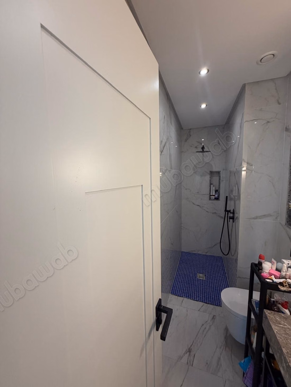 Superbe appartement à louer à Ain Diab Extension. 
4 grandes pièces. 
Bien meublé