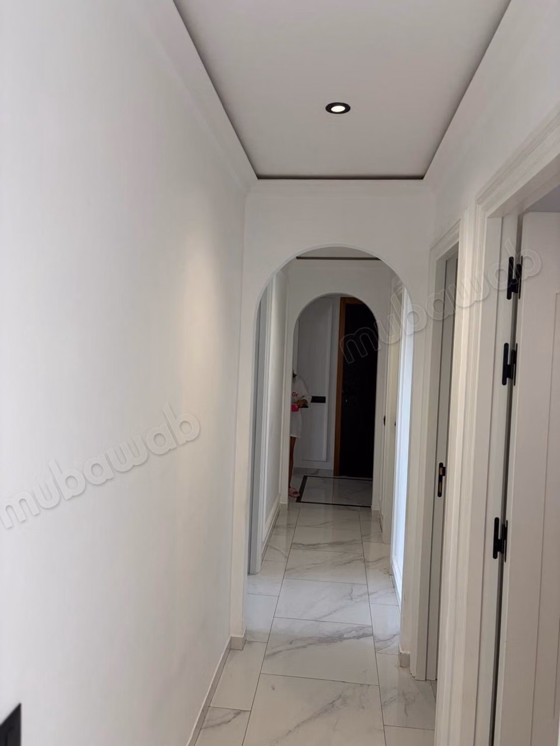 Superbe appartement à louer à Ain Diab Extension. 
4 grandes pièces. 
Bien meublé