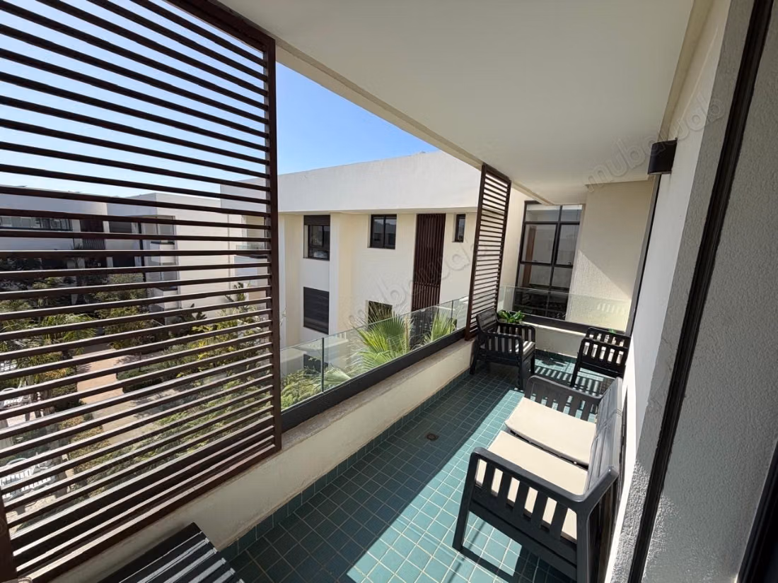 Superbe appartement à louer à Ain Diab Extension. 
4 grandes pièces. 
Bien meublé