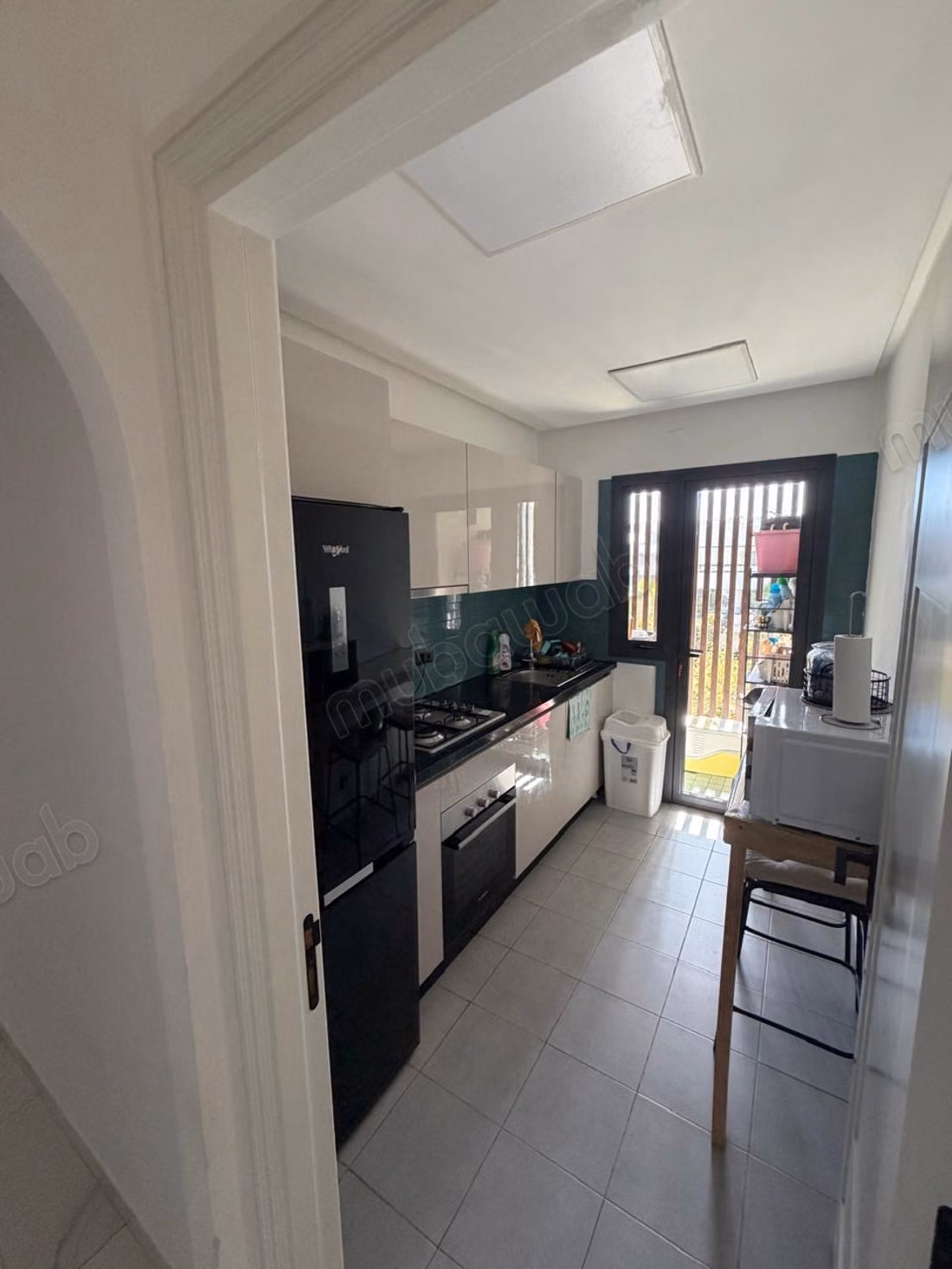 Superbe appartement à louer à Ain Diab Extension. 
4 grandes pièces. 
Bien meublé