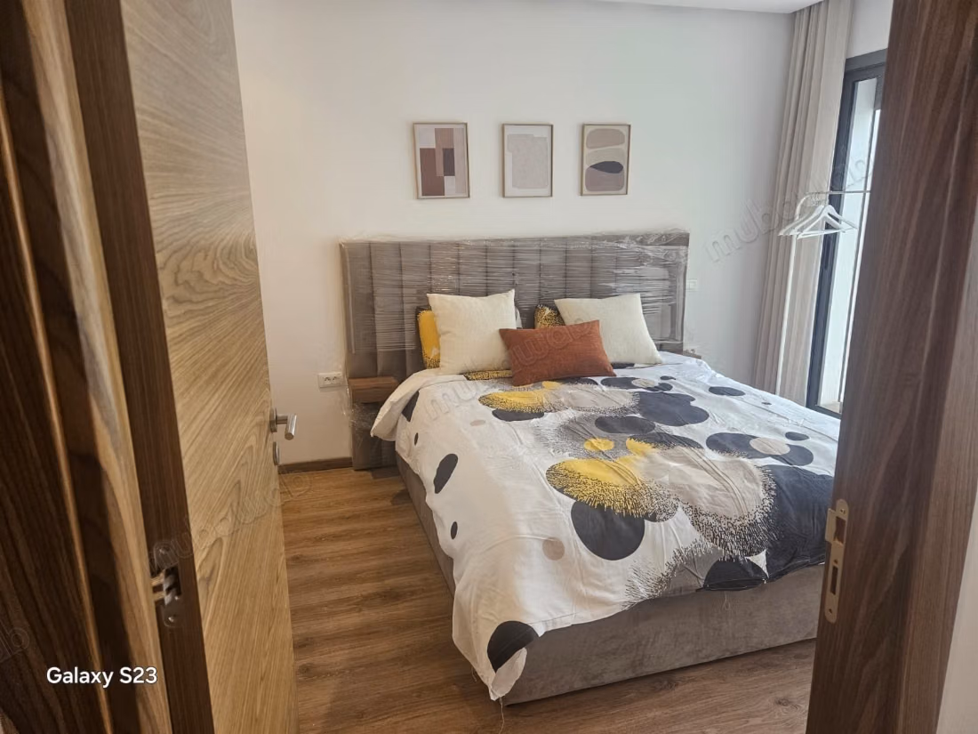 Large furnished studio with a 30 m² terrace for rent