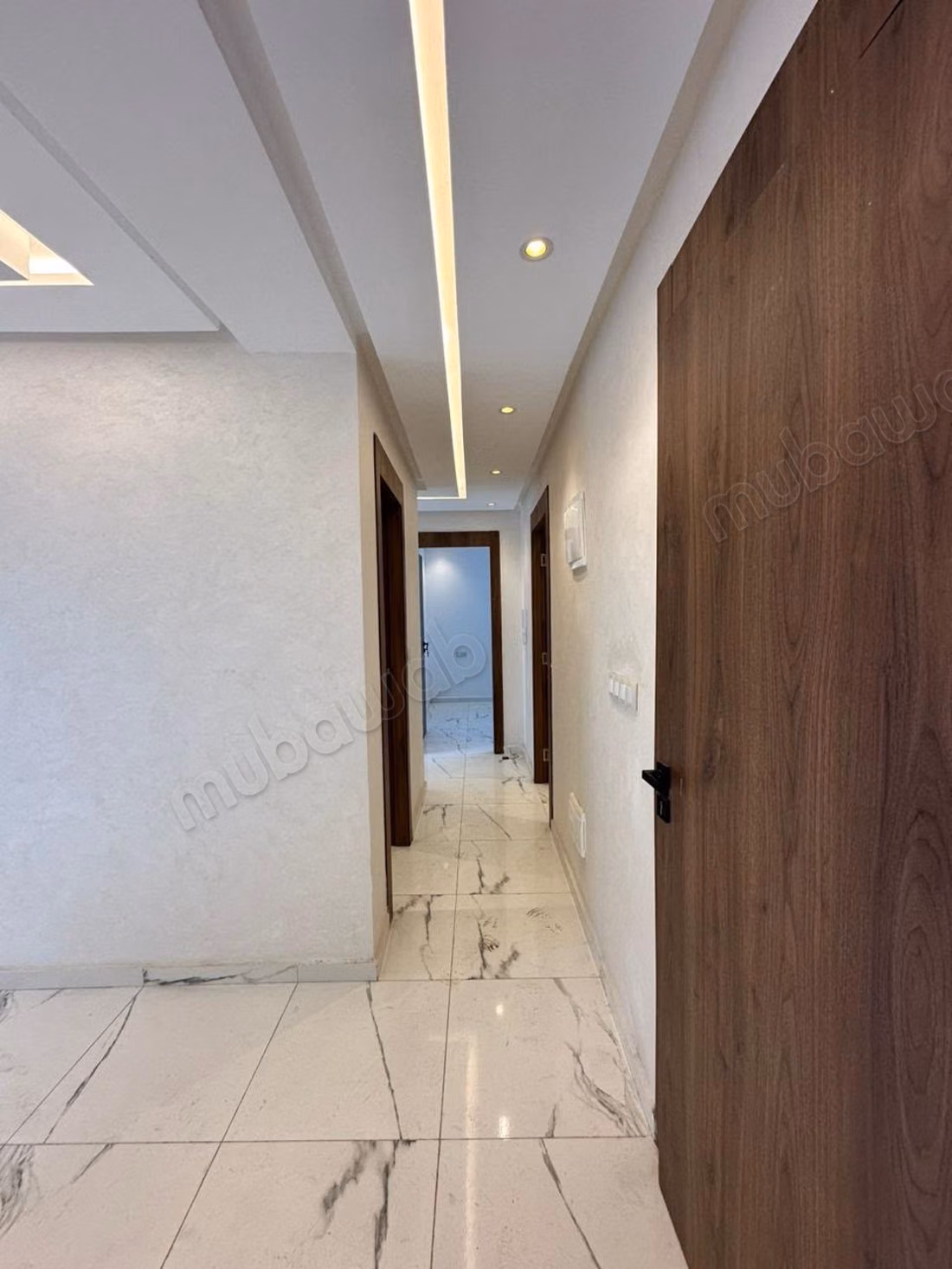 Bel appartement à vendre en Centre. 6 pièces. Système de parabole et résidence sécurisée