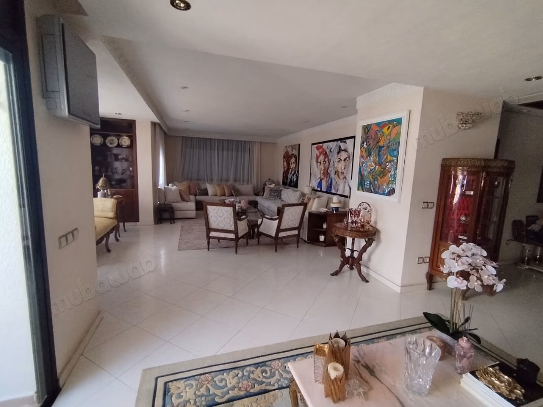 Appartamento arredato di 300 m² in affitto a Hay Riad