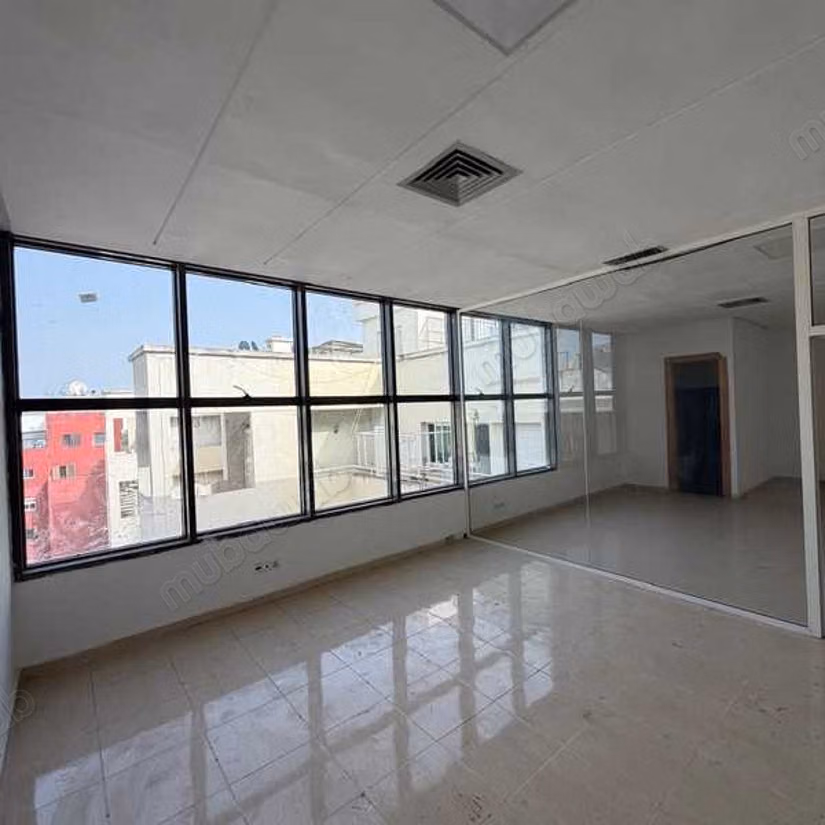 Bureau à Louer de 85.0 m² à Casablanca, 
Hopitaux